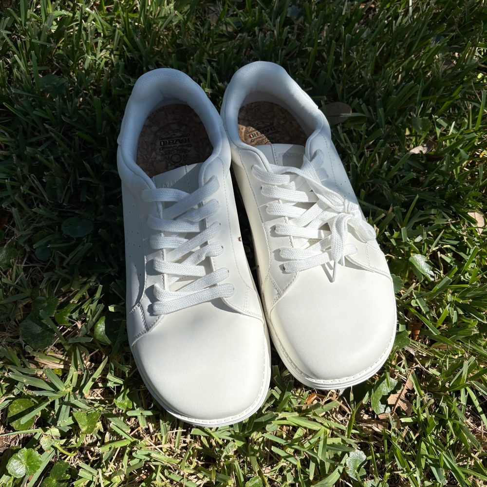 Itazero Classic White Athletic Shoes NWOT